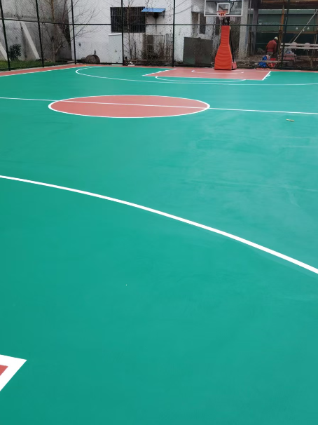 平利 球场长期使用易出现地面开裂